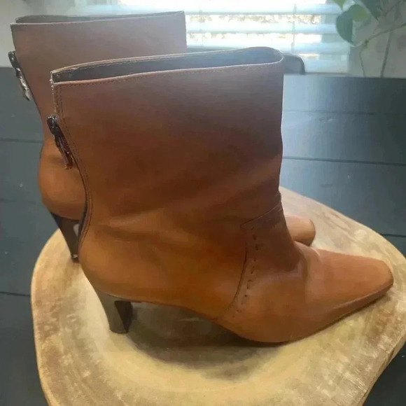 Unisa Genuine Leather Ankle Boots Size  6 1/2 B - Picture 4 of 6